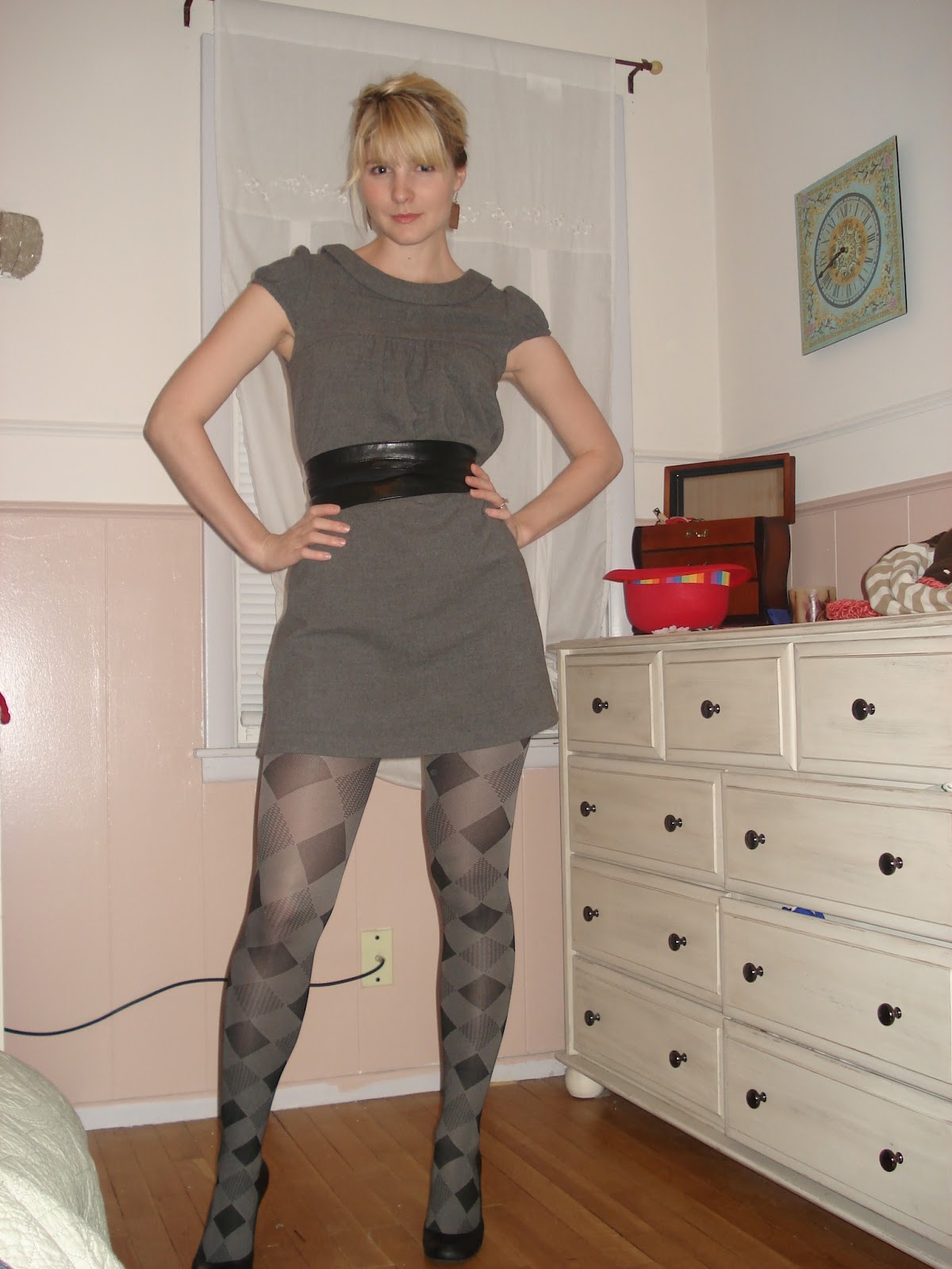 VERY LONG AMATEUR LEGS IN PATTERNED tights pantyhose and dress.